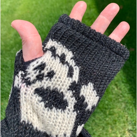 NWT Nepal Handmade Zen Jen Skull Fingerless Wool Mittens W/ Soft Lining,One Size - Picture 8 of 9